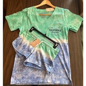 New Southern Spirit tie dye V-neck T-shirt and short set size medium blue